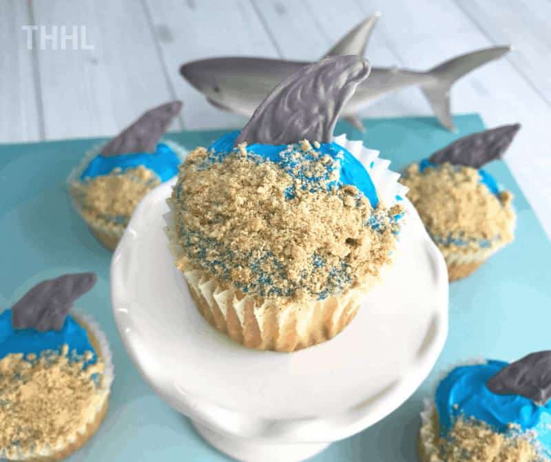 shark fin cupcakes