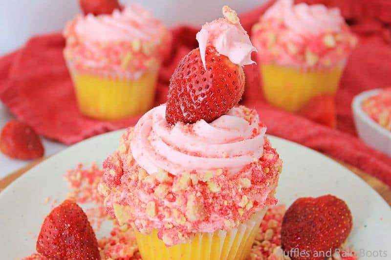 strawberry shortcake cupcakes with crumb topping and pink frosting